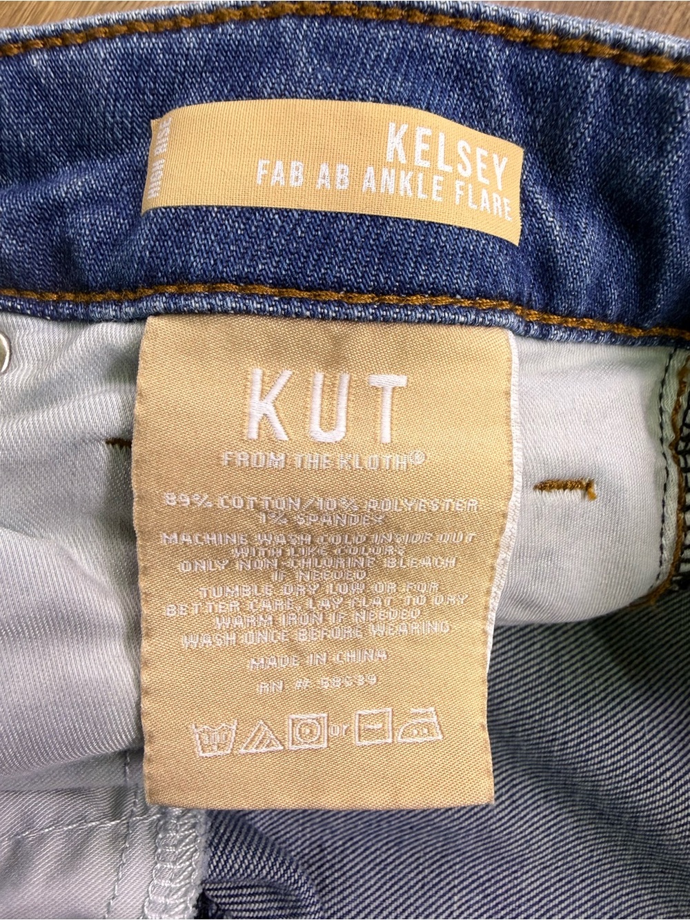 Kut From The Kloth Kelsey Raw Hem Kick Flare Jeans Size 8 - Picture 9 of 12